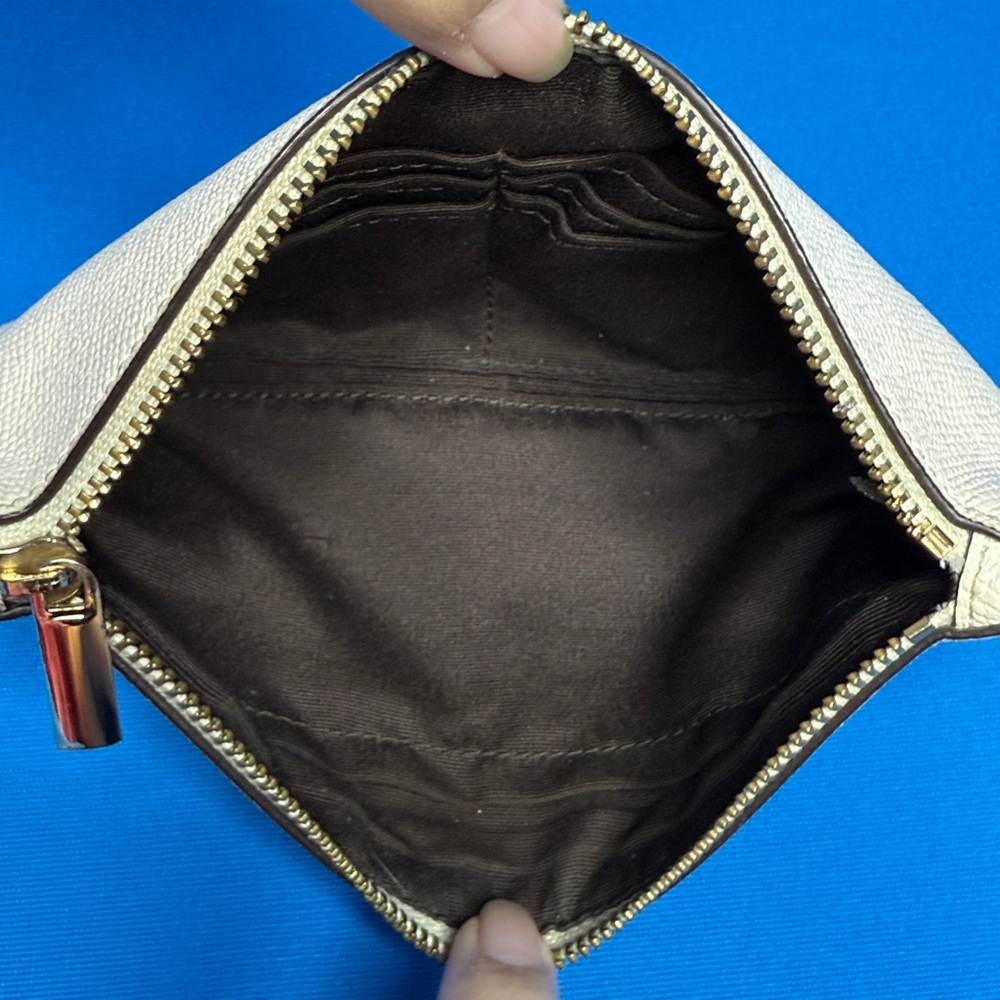 COACH LARGE PEBBLE LEATHER ZIP TOP CREDIT CARD POUCH / CLUTCH IN CHALK COLOR - Picture 12 of 15